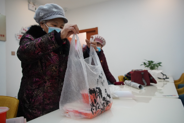 節(jié)約用餐不浪費(fèi) 中央廚房有實(shí)招——西寧愛老幸福食堂見聞